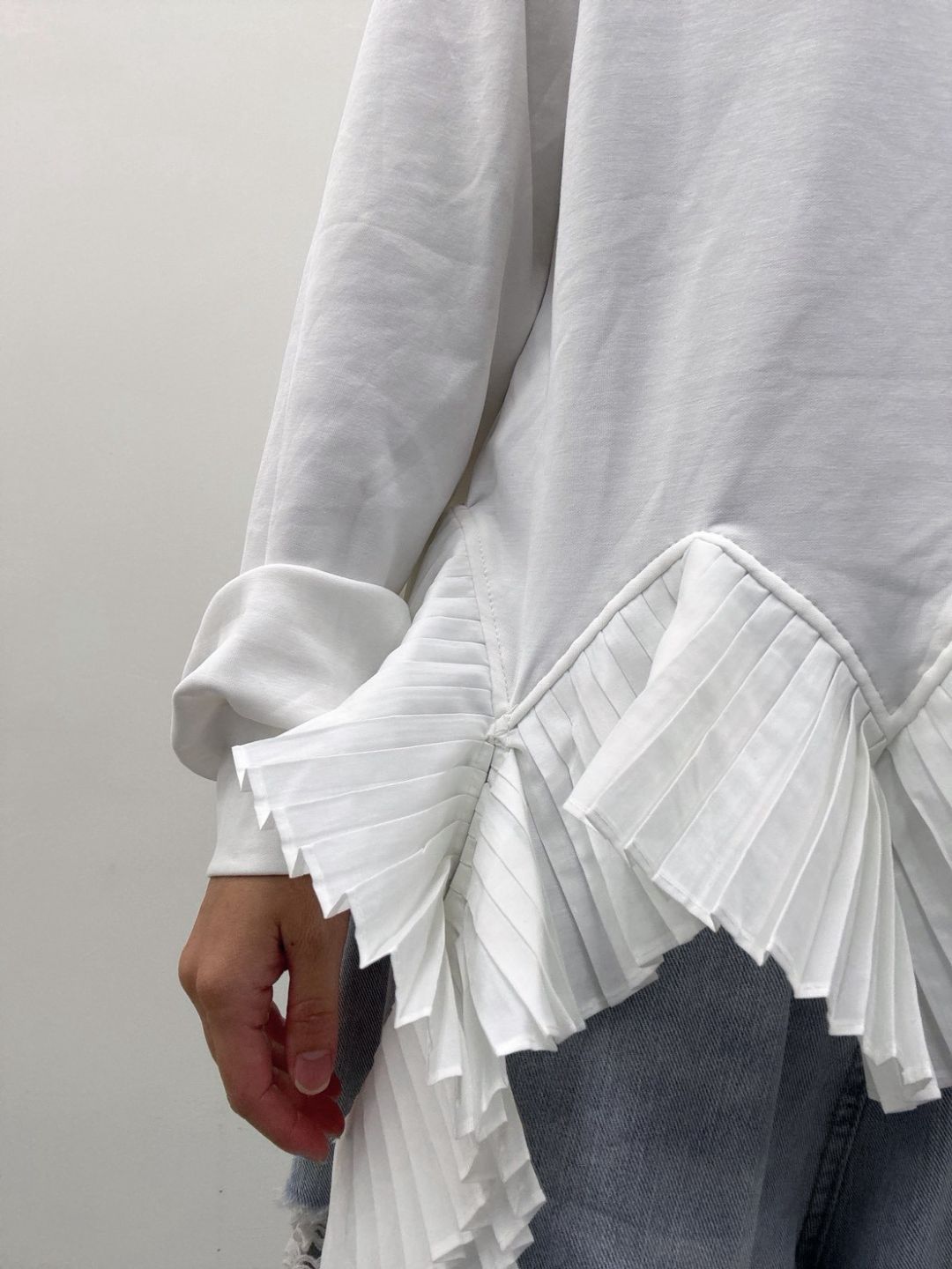 frill docking pullover
