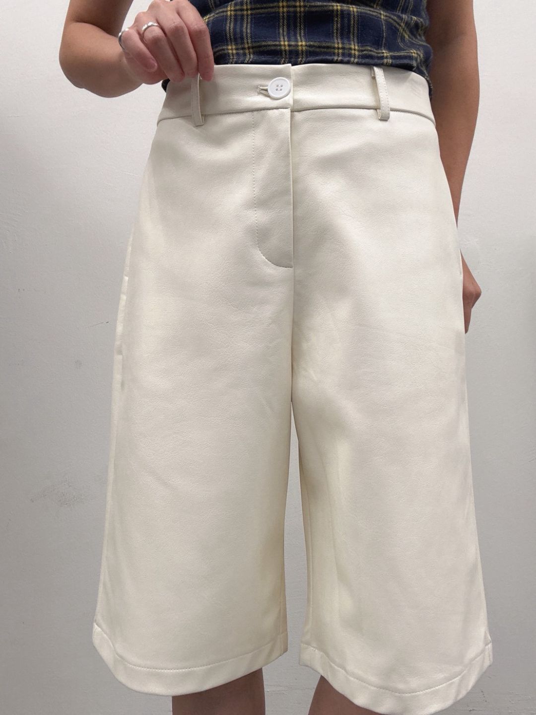 Faux leather wide half pants