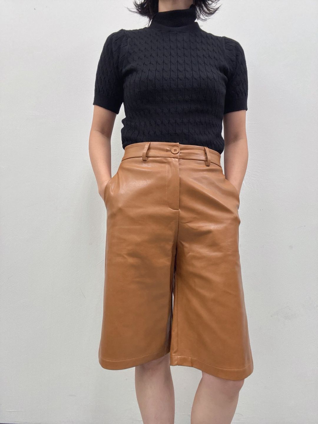 Faux leather wide half pants