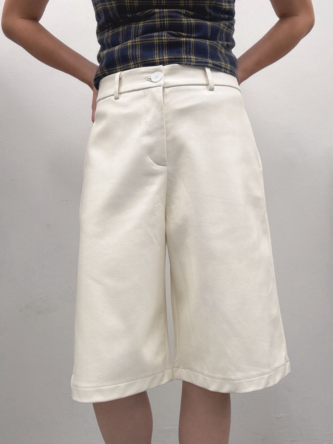 Faux leather wide half pants