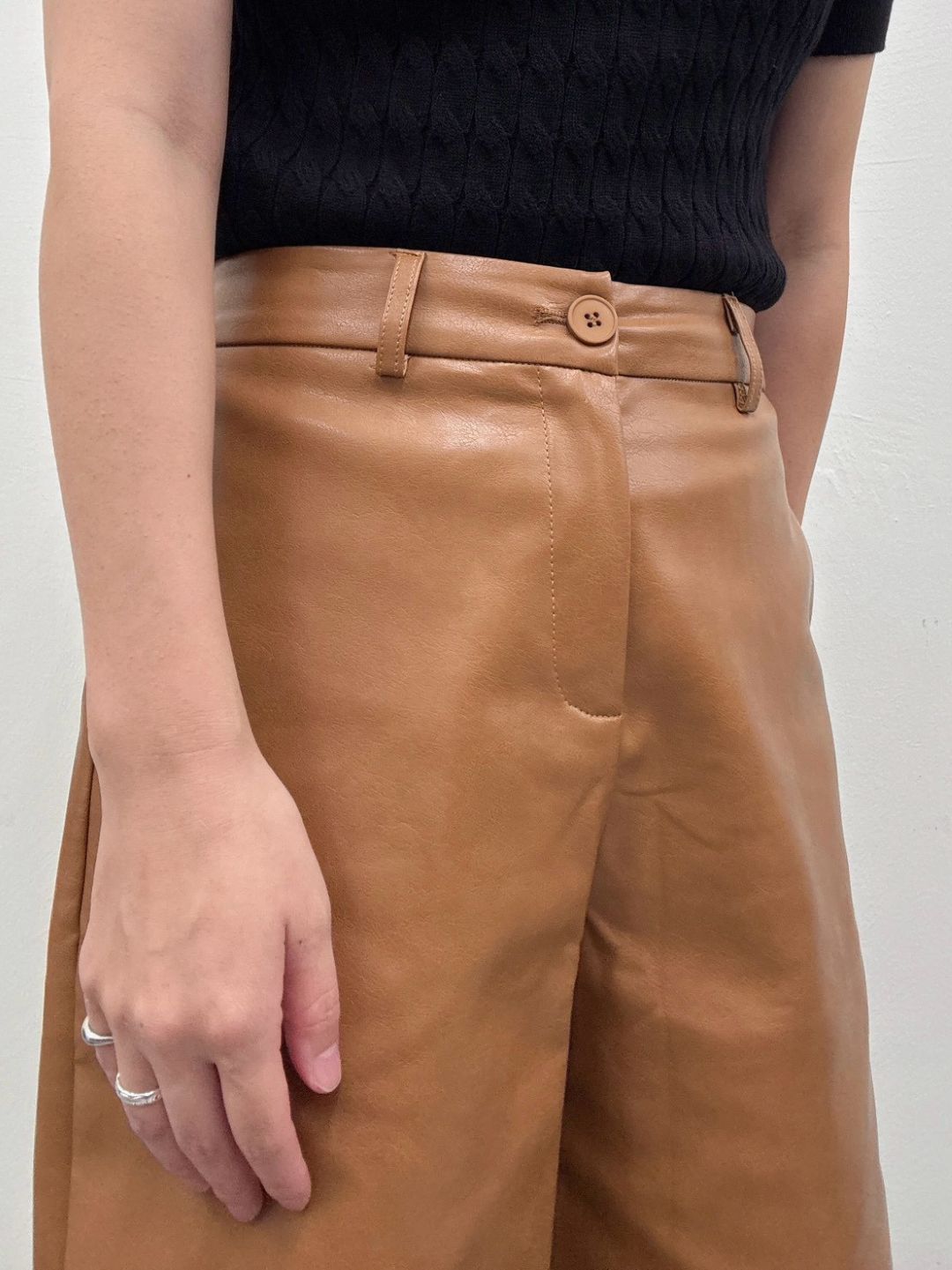 Faux leather wide half pants