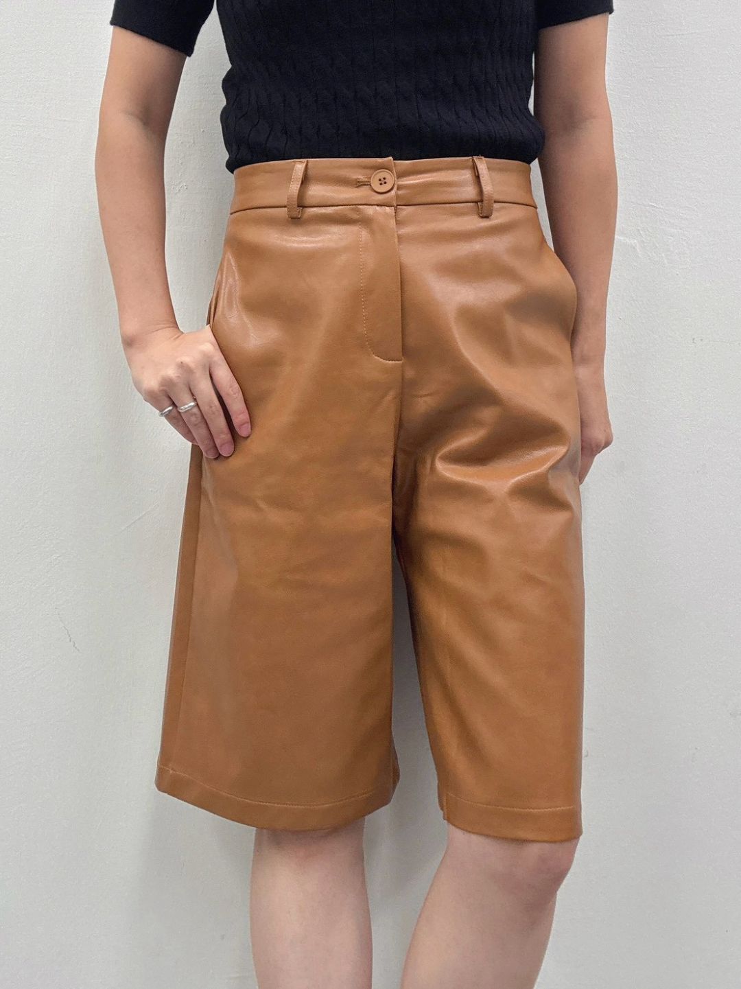 Faux leather wide half pants
