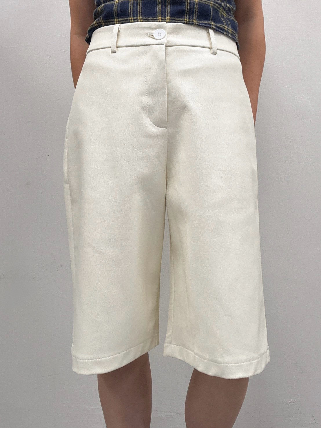 Faux leather wide half pants