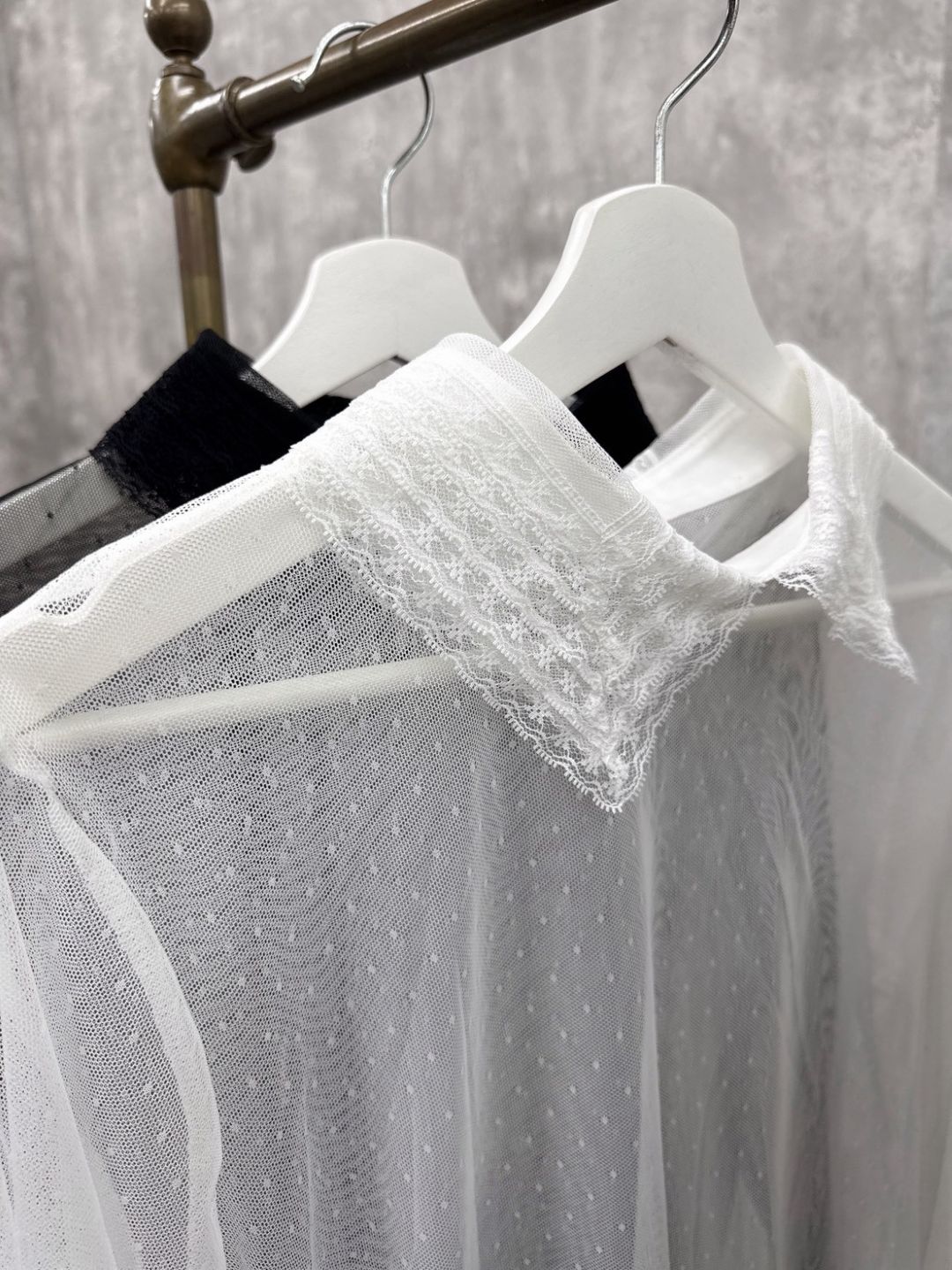 lace collar blouse